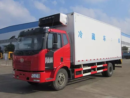 解放(fàng)J6L 6.8米冷藏車