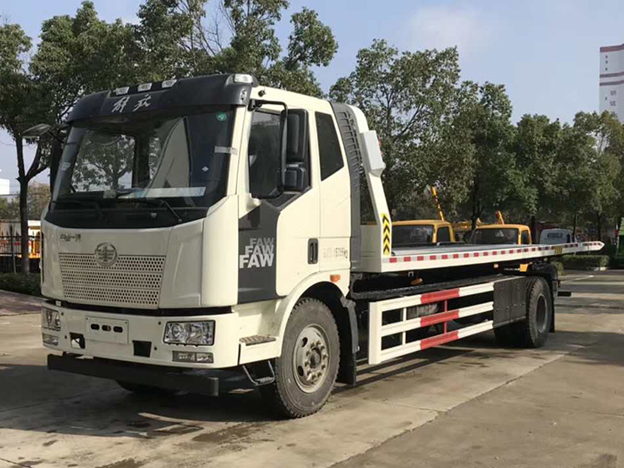 解放(fàng)J6重型清障車（5800軸距）