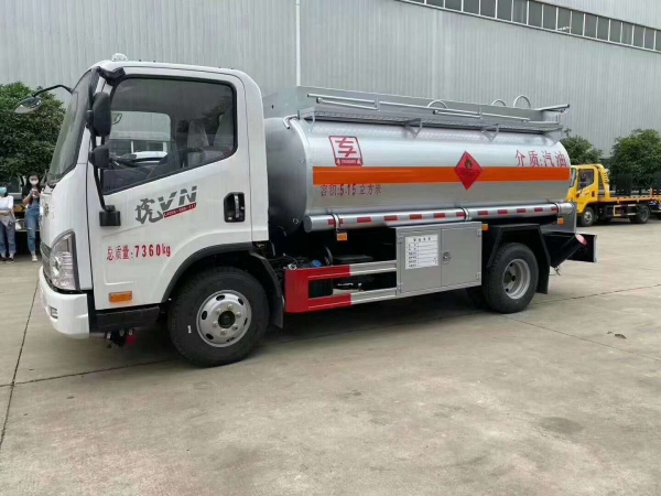 解放(fàng)虎威5噸加油車